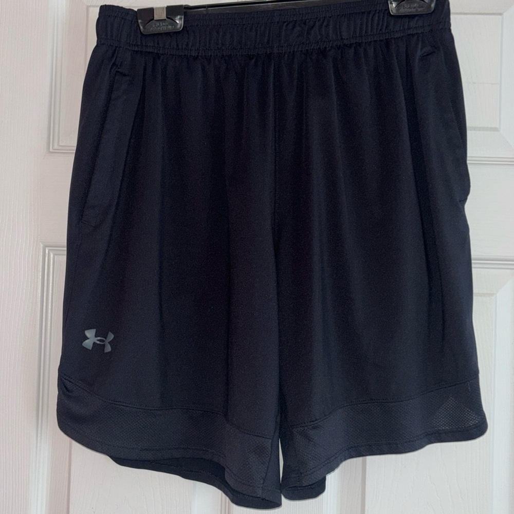 Under Armour black basketball shorts EUC Size M 30” waist. 9” inseam